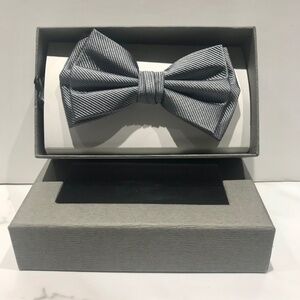 JOS. A. BANKS - MEN'S BOW TIE - 100% SILK - SILVER - NIB - W/TAGS